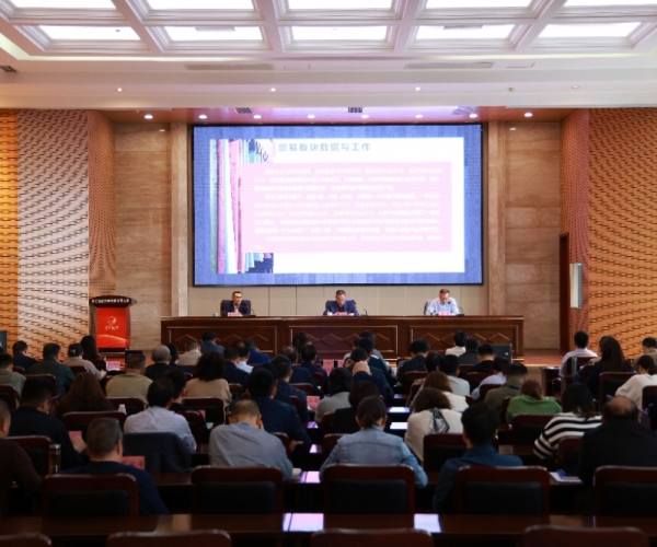 稳扎稳打，，，，，，持续开拓奋进；；；；；；； 思路创新，，，，，，力求优质发展