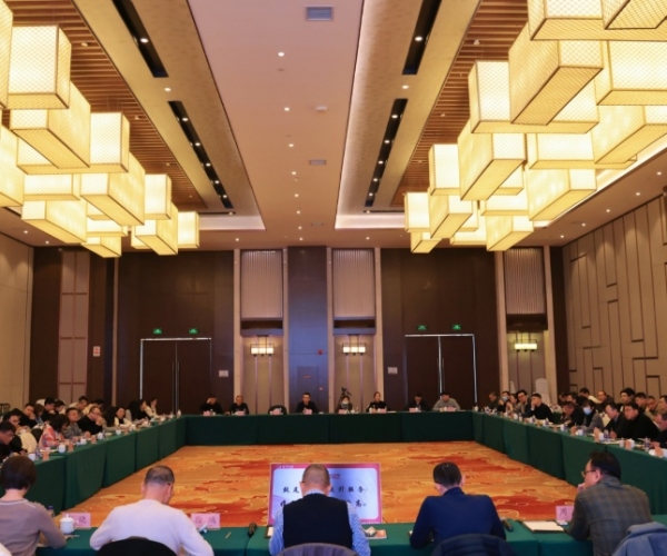 奋进2025丨xc体育丝绸工贸发展会议聚焦新程